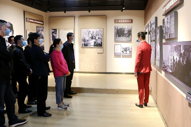 黃許職中開展“憶紅色征程 迎建黨百年”主題黨日活動.jpg